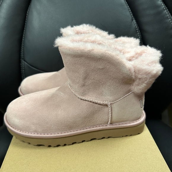NIB! RARE! UGG Women's Classic Bling Mini Boots In Pink Sheepskin Size US7/EU 38 - Picture 2 of 9
